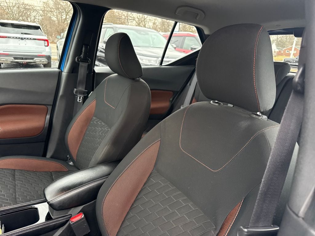 2021 Nissan Kicks SR