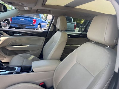 2019 Buick Regal TourX Essence