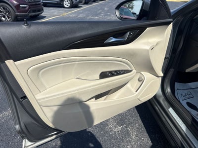 2019 Buick Regal TourX Essence