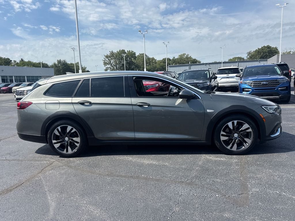 2019 Buick Regal TourX Essence